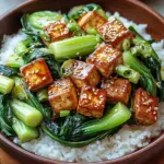 Gebratener Pak Choi mit knusprigem Tofu und Reis