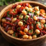 Marinierter getrockneter Tomaten-Bohnen-Salat